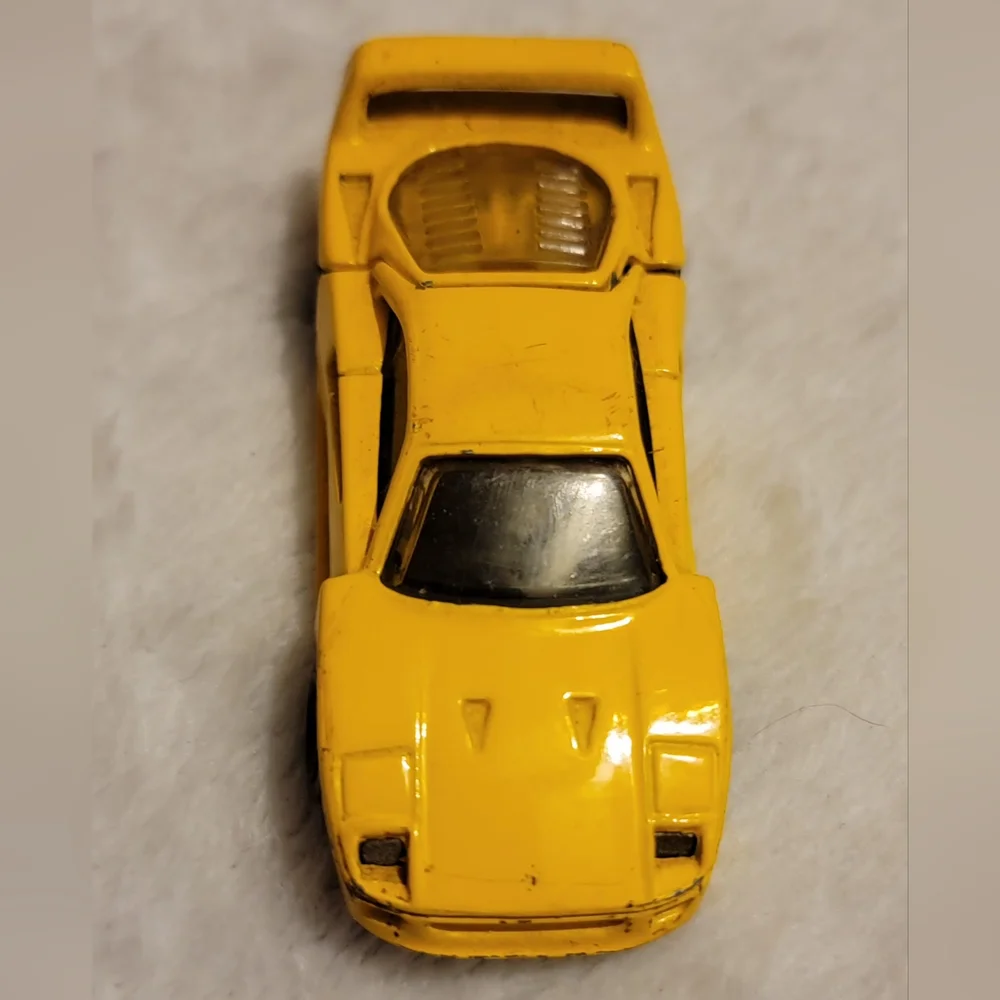 1988 Hot Wheels Ferrari F40 Yellow